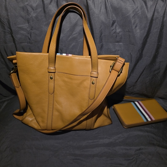 Mustard (Tan) Fossil Tote Bag with Matching Wallet - Picture 3 of 9